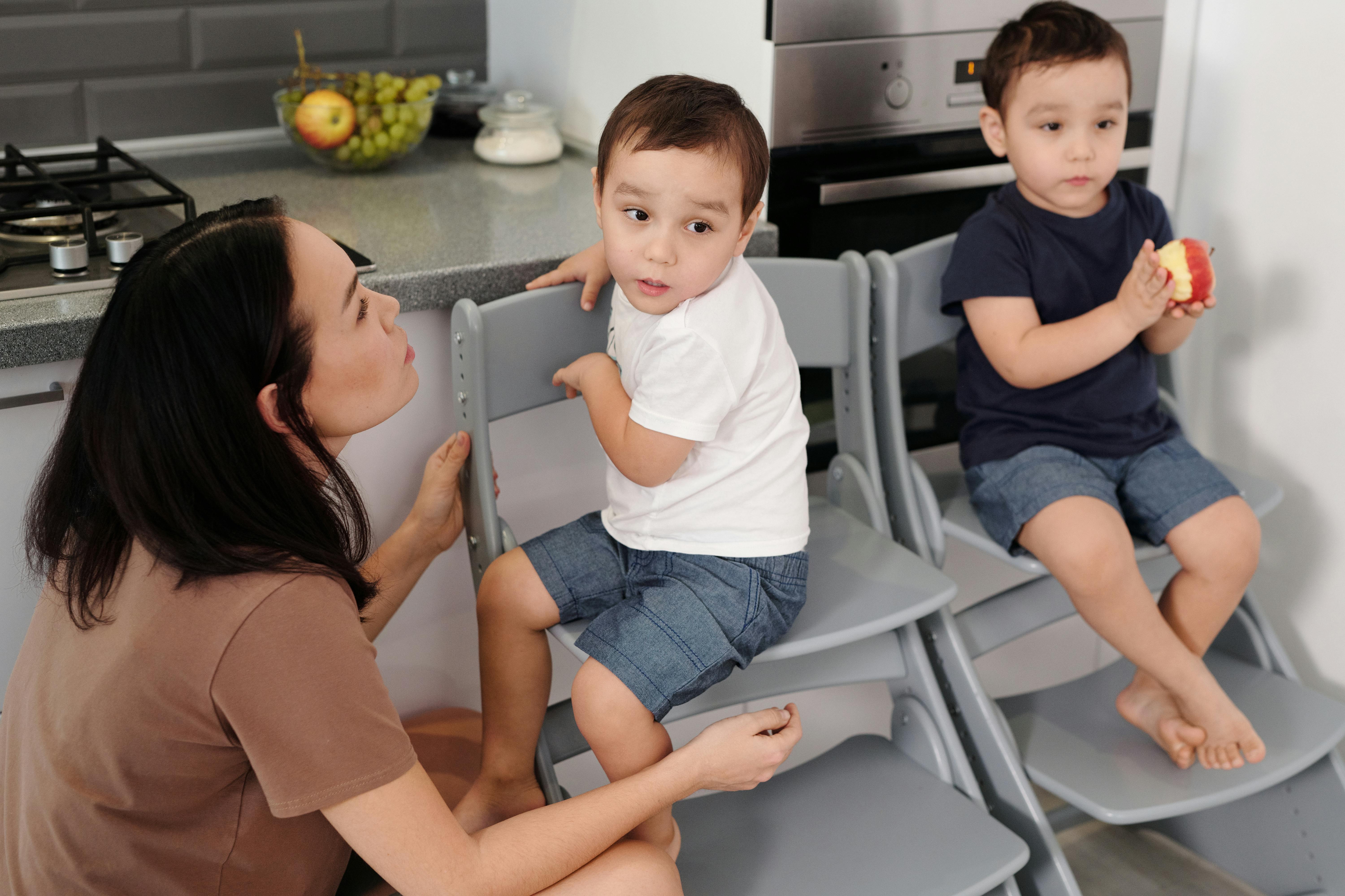 Professional supervised visitation monitor with family in a comfortable, neutral environment in Los Angeles County